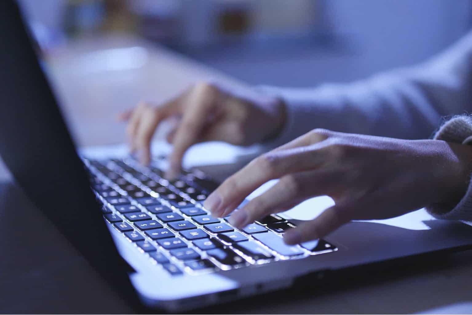 Hogyan változtathatja meg a mesterséges intelligencia segítség az írással kapcsolatos készségeidet?